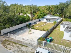 2285 NW 89th St, Miami FL 33147