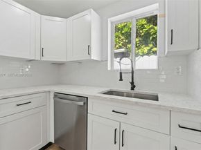 2285 NW 89th St, Miami FL 33147