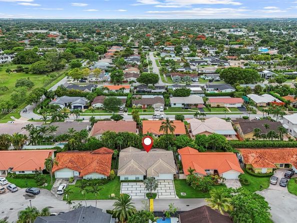 5976 SW 88 pl, Miami FL 33173