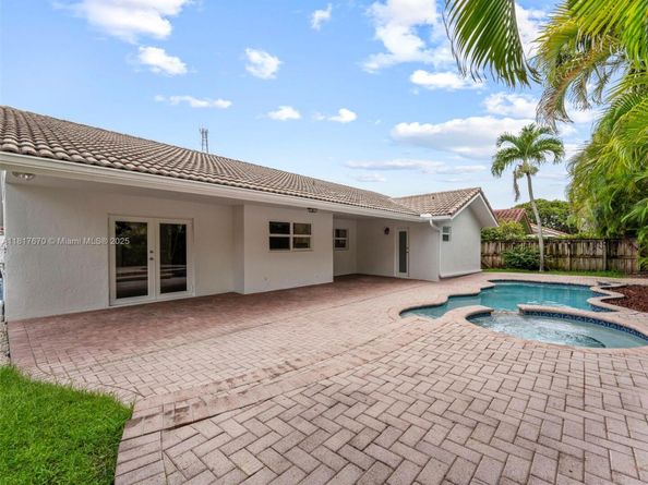 5976 SW 88 pl, Miami FL 33173