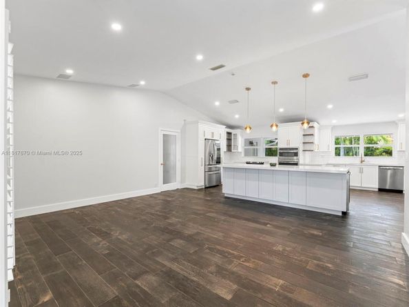 5976 SW 88 pl, Miami FL 33173