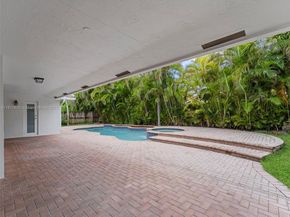 5976 SW 88 pl, Miami FL 33173