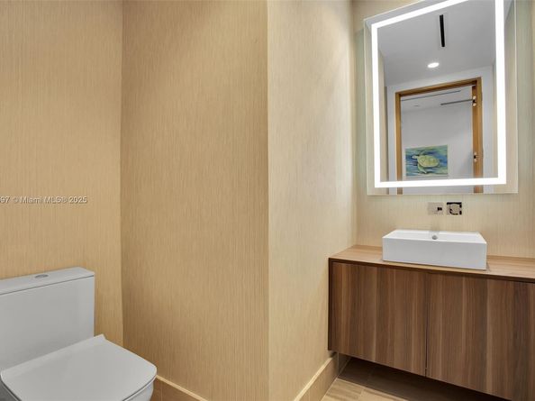 5775 Collins Ave 1105, Miami Beach FL 33140
