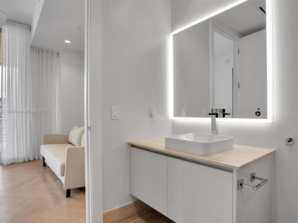 5775 Collins Ave 1105, Miami Beach FL 33140