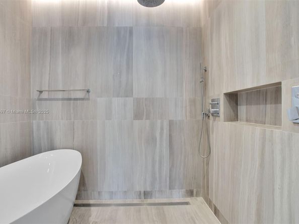 5775 Collins Ave 1105, Miami Beach FL 33140