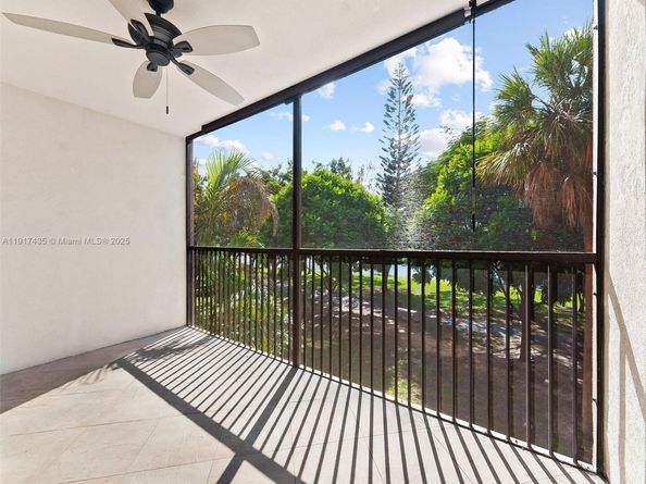 2202 S Cypress Bend Dr 204, Pompano Beach FL 33069