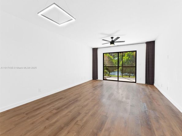 2202 S Cypress Bend Dr 204, Pompano Beach FL 33069