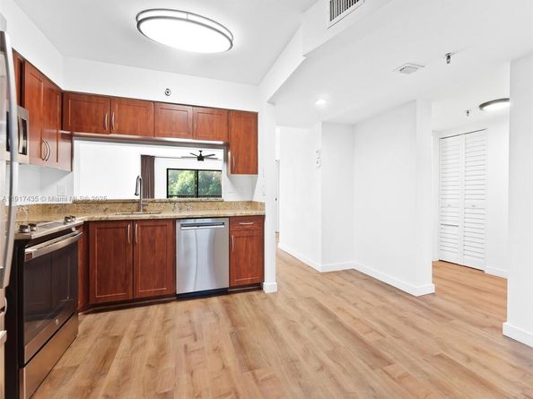 2202 S Cypress Bend Dr 204, Pompano Beach FL 33069