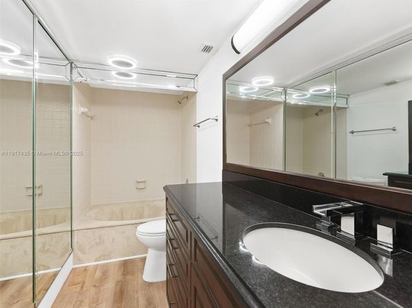 2202 S Cypress Bend Dr 204, Pompano Beach FL 33069