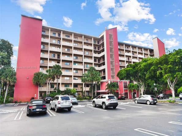 2202 S Cypress Bend Dr 204, Pompano Beach FL 33069