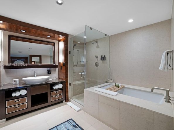 6801 Collins Ave 705, Miami Beach FL 33141