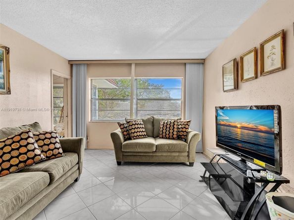 5102 NW 36th St 607, Lauderdale Lakes FL 33319