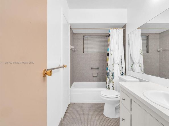 5102 NW 36th St 607, Lauderdale Lakes FL 33319