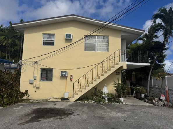 1828 Plunkett St, Hollywood FL 33020