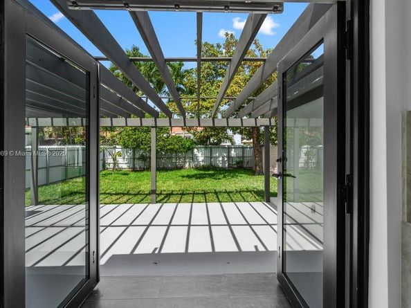 841 SE 11th Pl, Hialeah FL 33010