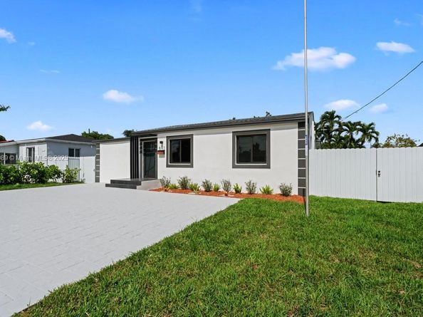 841 SE 11th Pl, Hialeah FL 33010