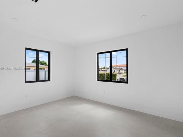 841 SE 11th Pl, Hialeah FL 33010