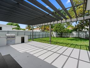 841 SE 11th Pl, Hialeah FL 33010