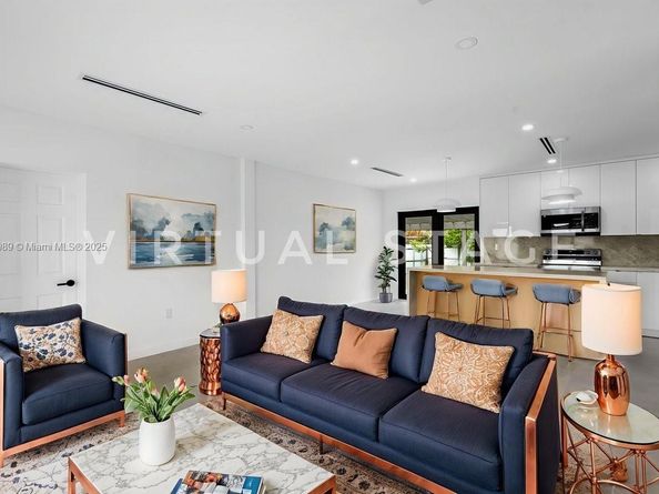 841 SE 11th Pl, Hialeah FL 33010