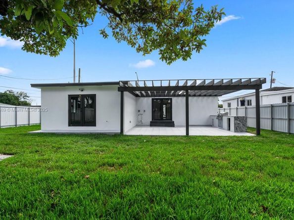 841 SE 11th Pl, Hialeah FL 33010