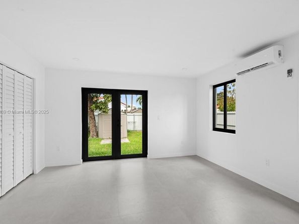 841 SE 11th Pl, Hialeah FL 33010