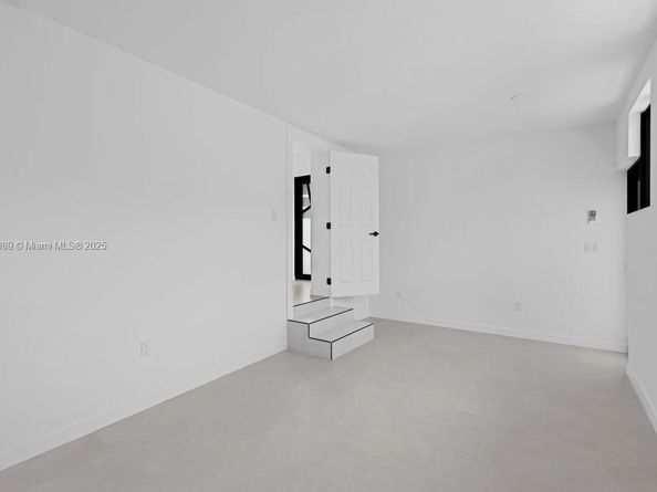 841 SE 11th Pl, Hialeah FL 33010