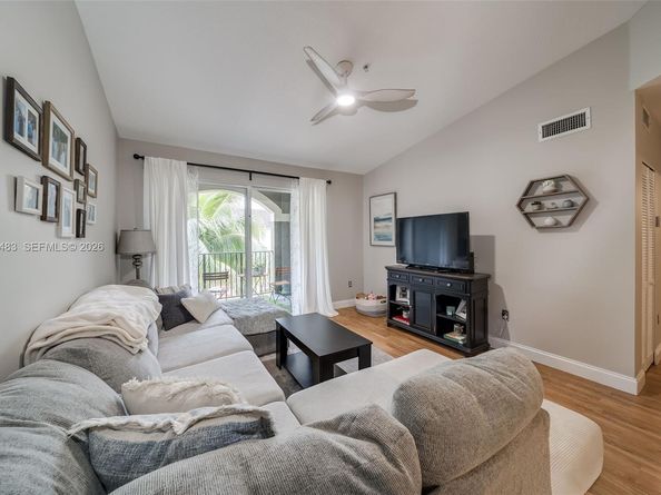 6831 SW 44th St 304, Miami FL 33155