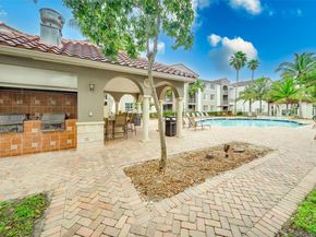 6831 SW 44th St 304, Miami FL 33155