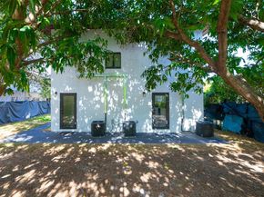 742 NW 70th St, Miami FL 33150