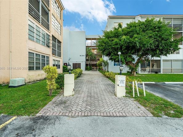 2840 Somerset Dr 207M, Lauderdale Lakes FL 33311