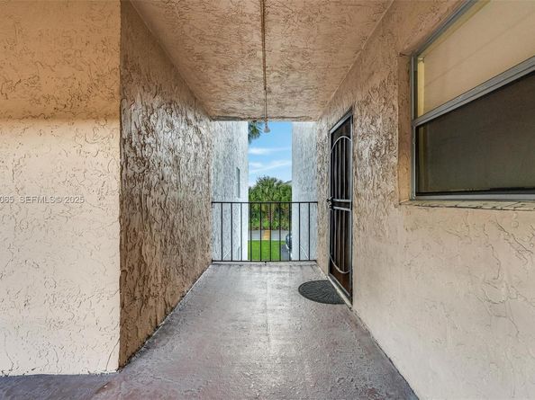 2840 Somerset Dr 207M, Lauderdale Lakes FL 33311