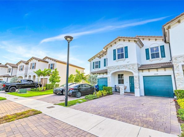12606 NW 22nd Pl, Miami FL 33167