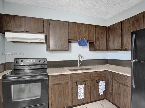731 SW 8th Ave, Hallandale Beach FL 33009