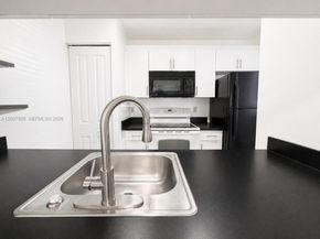 9730 Hammocks Blvd 20128, Miami FL 33196