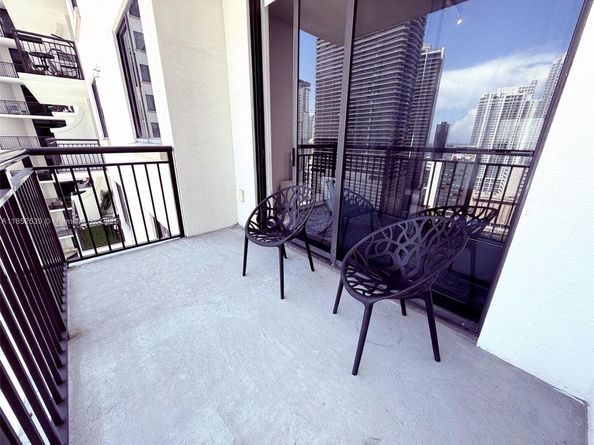 999 SW 1st Ave 2611, Miami FL 33130