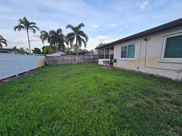 8331 NW 18th St, Pembroke Pines FL 33024
