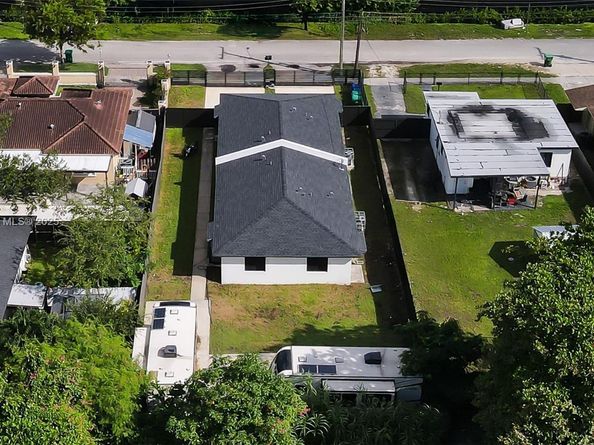 2490 & 2492 NW 44th St, Miami FL 33142