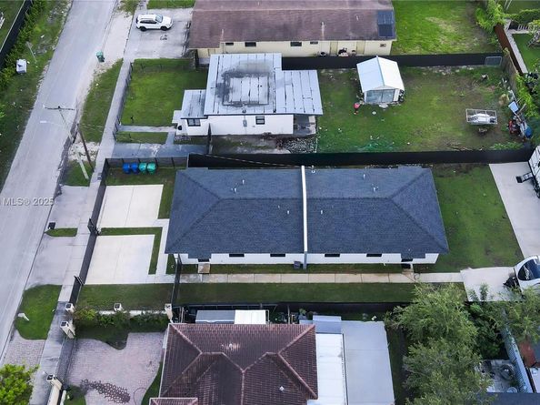 2490 & 2492 NW 44th St, Miami FL 33142