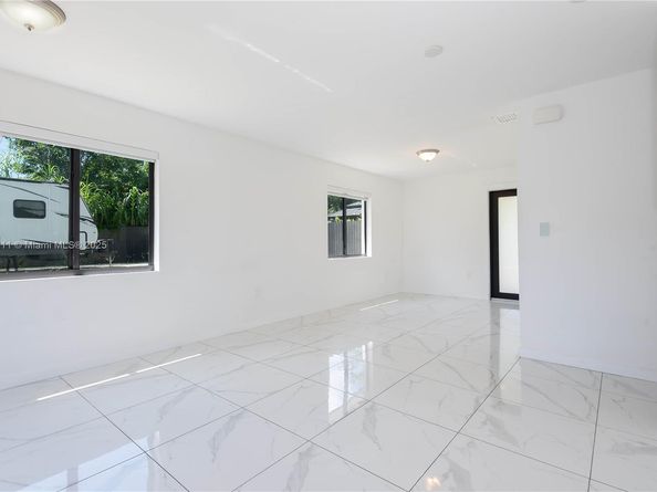 2490 & 2492 NW 44th St, Miami FL 33142