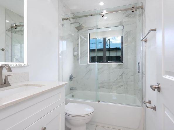 2490 & 2492 NW 44th St, Miami FL 33142