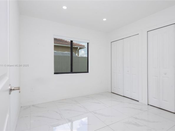 2490 & 2492 NW 44th St, Miami FL 33142