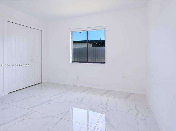 2490 & 2492 NW 44th St, Miami FL 33142