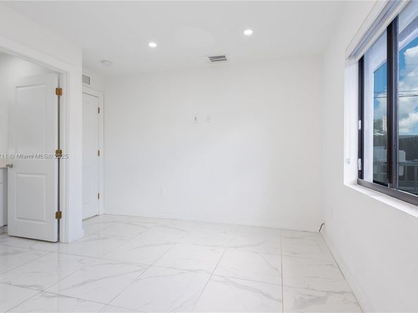 2490 & 2492 NW 44th St, Miami FL 33142