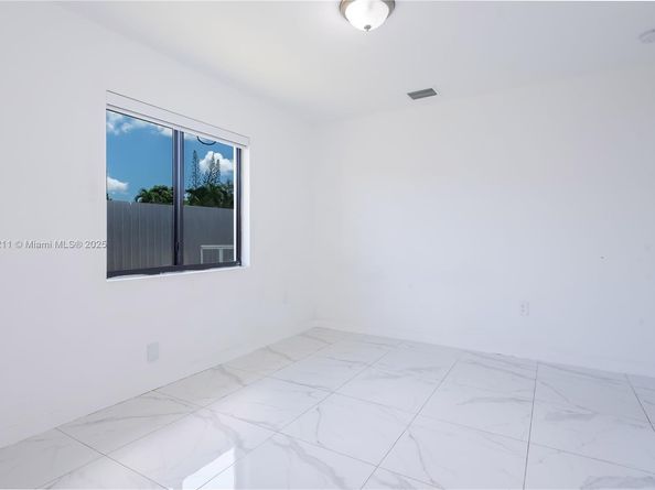 2490 & 2492 NW 44th St, Miami FL 33142