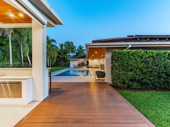 10105 SW 71st Ave, Pinecrest FL 33156