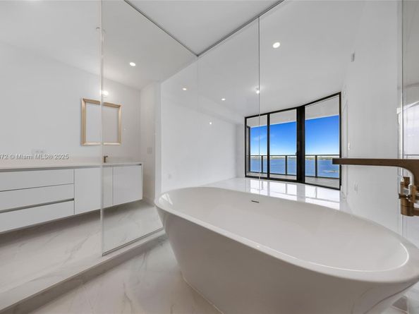 700 NE 24 Street 2306, Miami FL 33137