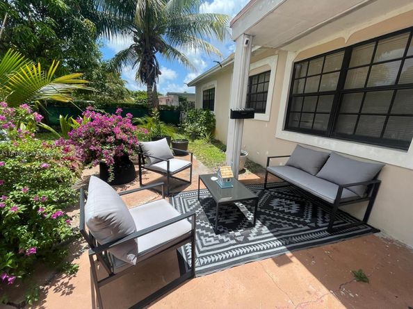 451 E Dayton Cir, Fort Lauderdale FL 33312