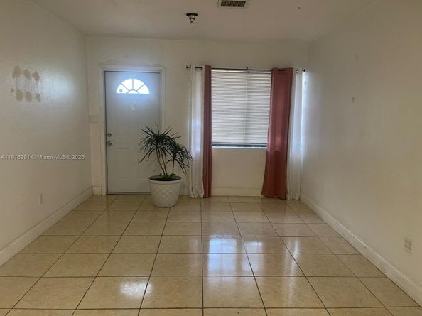 451 E Dayton Cir, Fort Lauderdale FL 33312