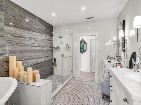285 W Enid Dr, Key Biscayne FL 33149