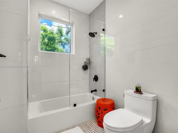 285 W Enid Dr, Key Biscayne FL 33149